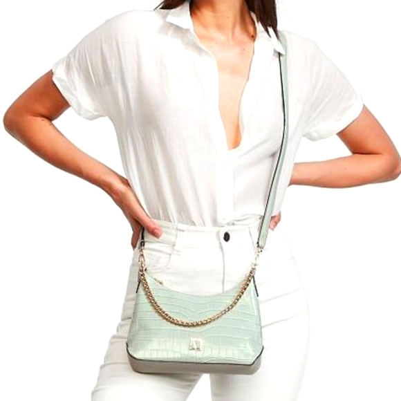 Nip luxury VS mint iceberg gold tone crossbody purse faux croc v monogram - Picture 2 of 5